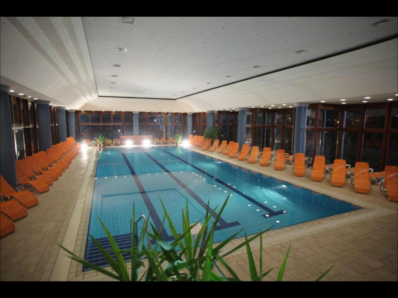 Apartman Golf Lux Buk Ngoại thất bức ảnh