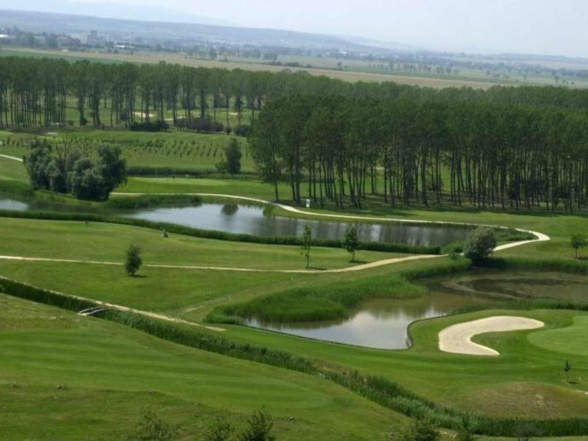 Apartman Golf Lux Buk Ngoại thất bức ảnh